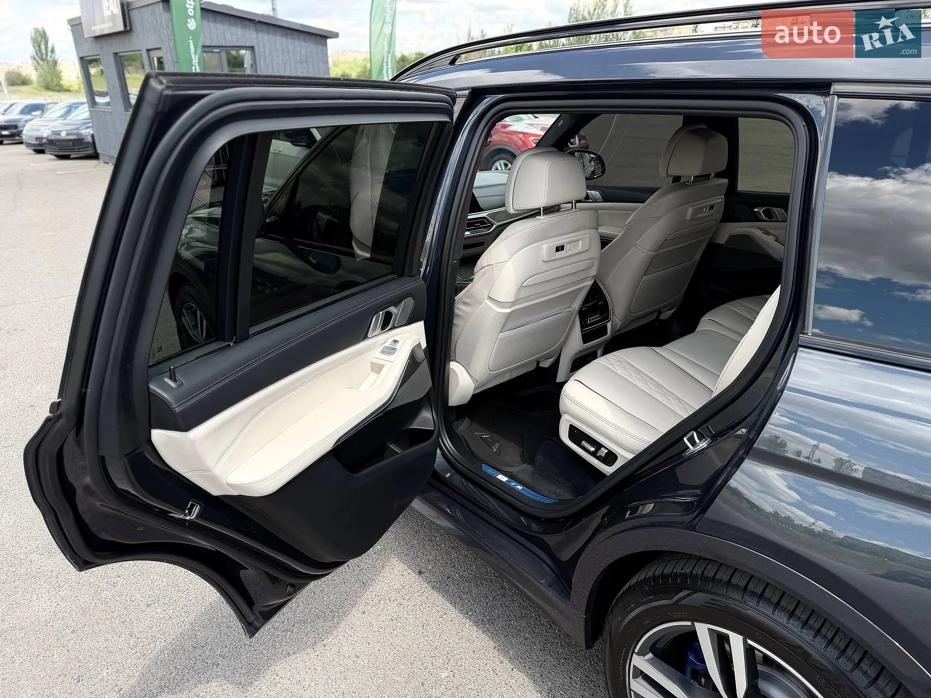 2021 BMW X7 - мініатюра 66