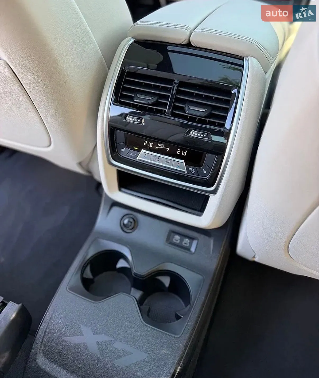 2022 BMW X7 - мініатюра 17