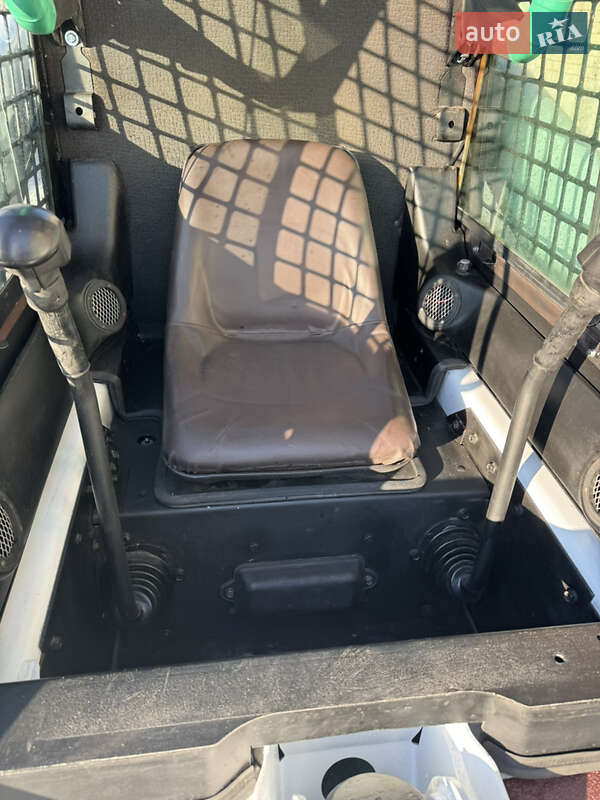 Фронтальный погрузчик Bobcat 864 2004 в Каменец-Подольском