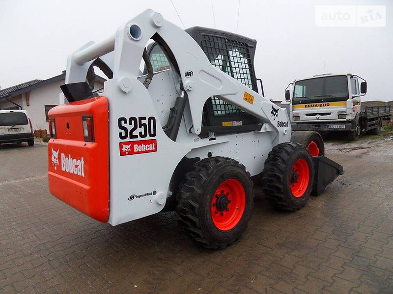 Минипогрузчик Bobcat S250 2004 в Луцке