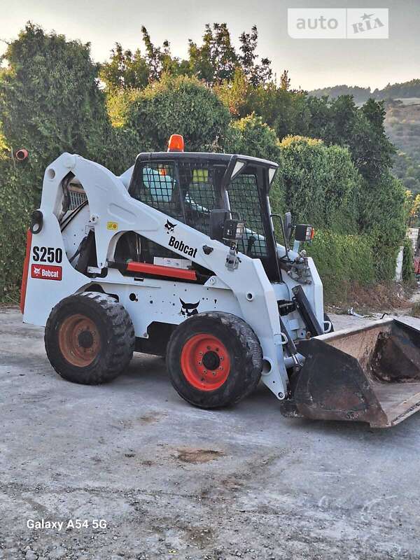 Минипогрузчик Bobcat S250 2005 в Луцке