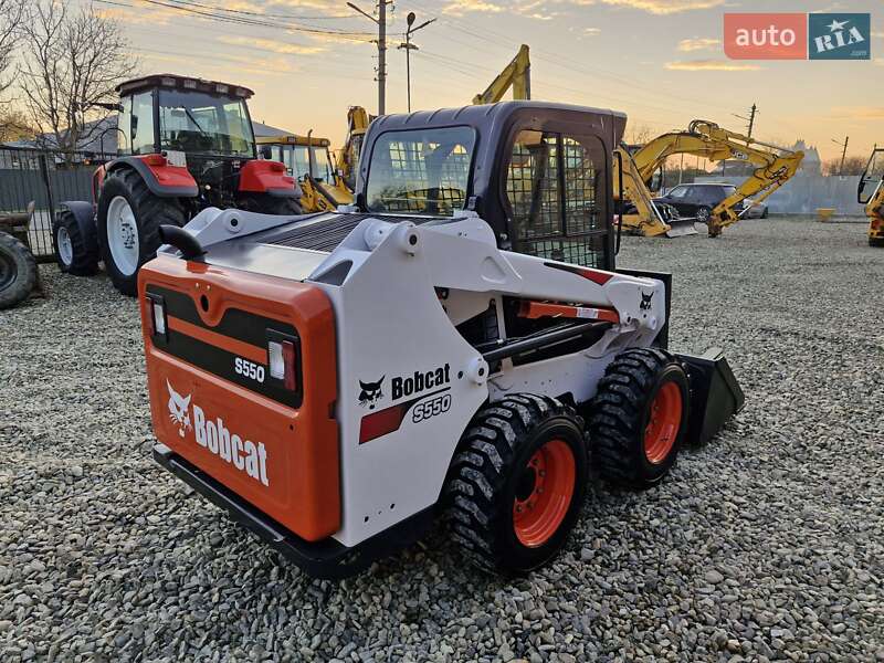 Міні-вантажник Bobcat S550 2017 в Чернівцях фото 3 Міні-вантажник Bobcat S550 2017 в Чернівцях