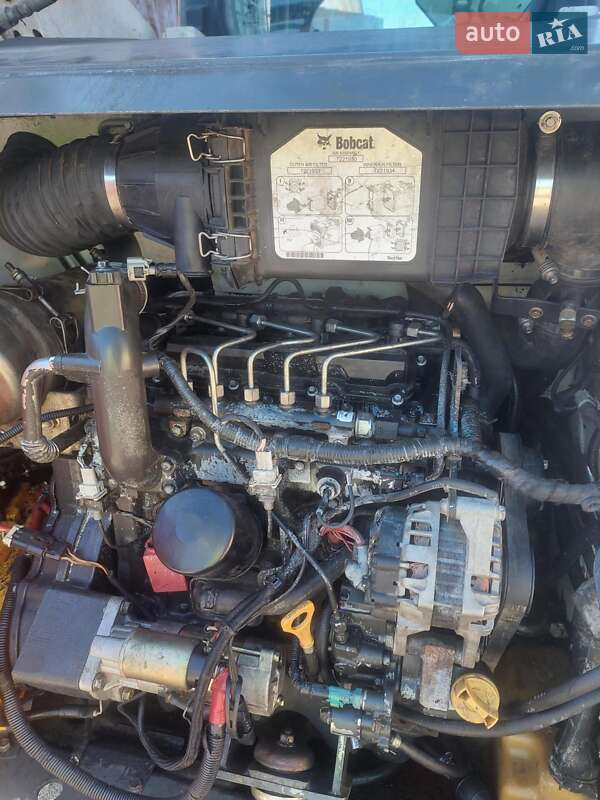 Міні-вантажник Bobcat S590 2014 в Львові фото 4 Міні-вантажник Bobcat S590 2014 в Львові