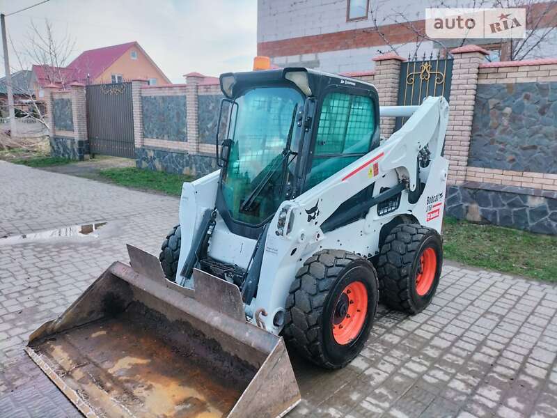 Фронтальный погрузчик Bobcat S750 2011 в Луцке
