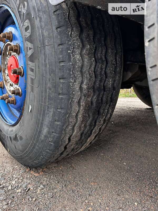 Самоскид напівпричіп Bodex KIS 3W-A 2011 в Гайвороні