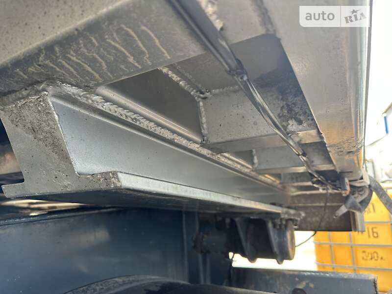 Самоскид напівпричіп Bodex KIS 3W-A 2011 в Гайвороні