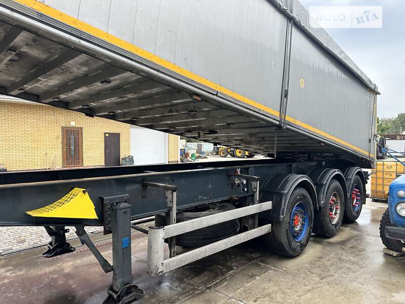 Самоскид напівпричіп Bodex KIS 3W-A 2011 в Гайвороні