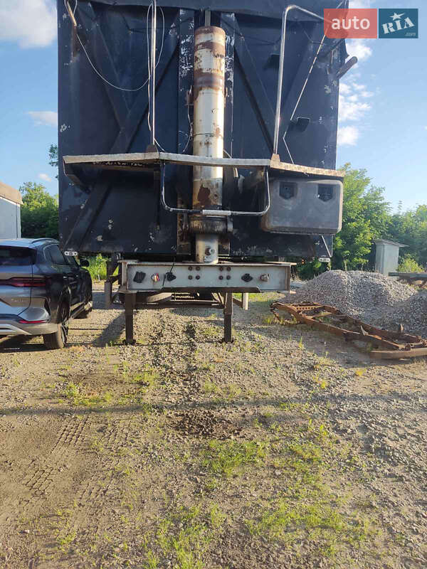 Самоскид напівпричіп Bodex KIS 3W-A 2007 в Чернігові