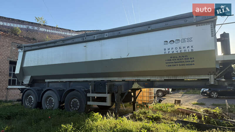 Самосвал прицеп Bodex KIS 3W-S 2007 в Шепетовке