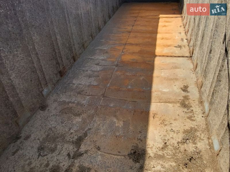 Самосвал полуприцеп Bodex KIS 3W-S 2006 в Луцке