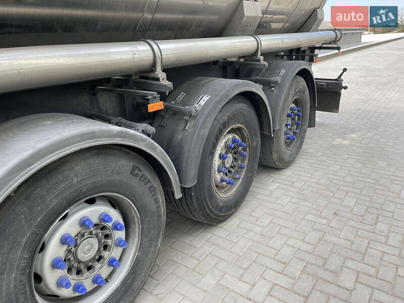 Цистерна Bodex KIS 2006 в Чорткове