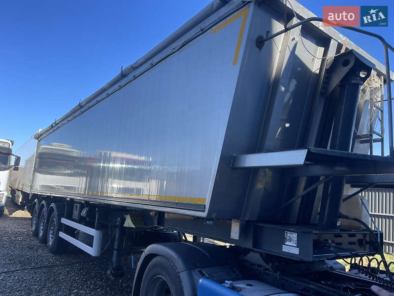 Самоскид напівпричіп Bodex KIS 2011 в Долині