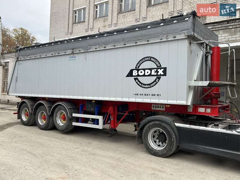 Самосвал полуприцеп Bodex KIS 2004 в 