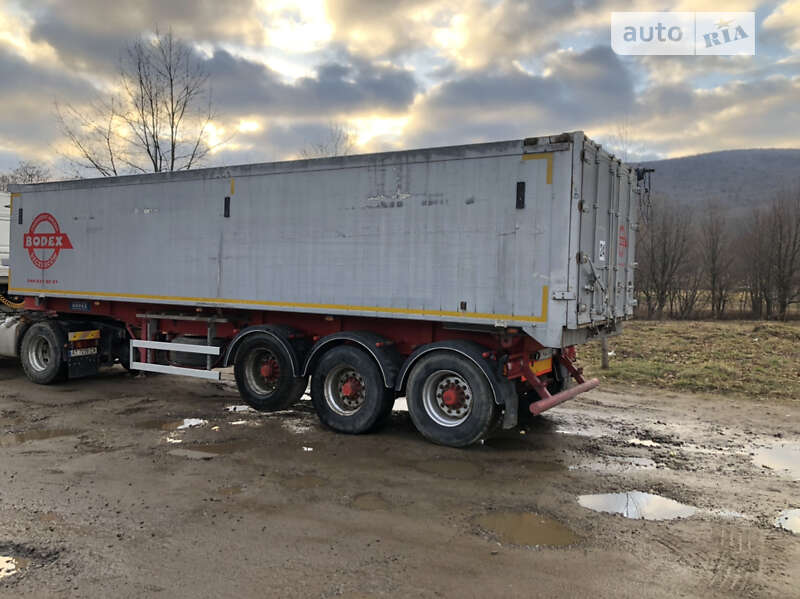 Зерновоз - полуприцеп Bodex Kiss 33 2003 в Ивано-Франковске