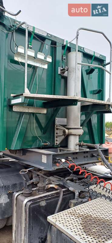 Самоскид напівпричіп Bodex Kiss 33 2004 в Золочеві