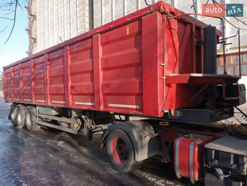 Зерновоз - напівпричіп Bodex Kiss 1998 в Дніпрі