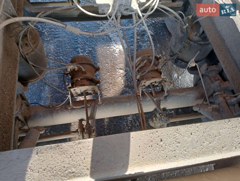 Зерновоз - напівпричіп Bodex Kiss 1998 в Дніпрі