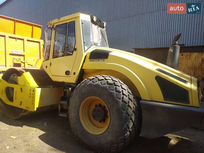 Дорожній каток Bomag BW 2008 в Кривому Розі