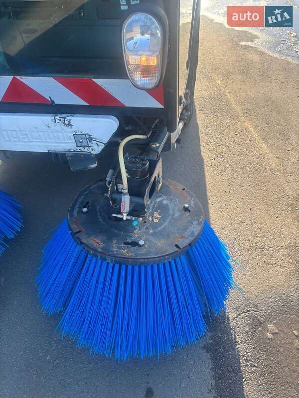Подметальная машина Boschung Urban Sweeper S2 2016 в Брошневе-Осаде