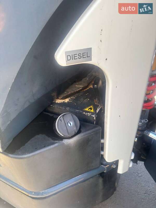 Подметальная машина Boschung Urban Sweeper S2 2016 в Брошневе-Осаде