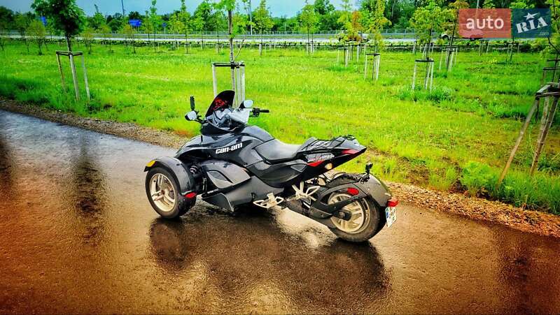 Трицикл BRP Can Am 2012 в Киеве