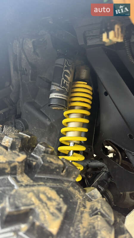 Квадроцикл утилітарний BRP Can Am 2017 в Іршаві