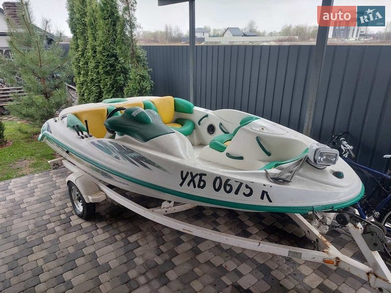 Катер BRP Challenger 2002 в Киеве