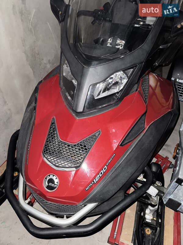 Снегоходы для охоты и рыбалки BRP Expedition 2011 в Лохвице