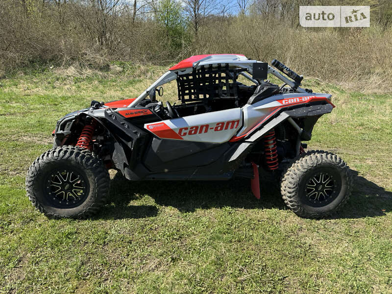 Квадроцикл утилітарний BRP Maverick X3 2018 в Івано-Франківську
