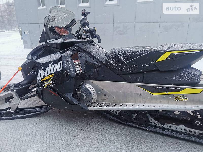 Спортивные снегоходы BRP MXZ 2017 в Харькове