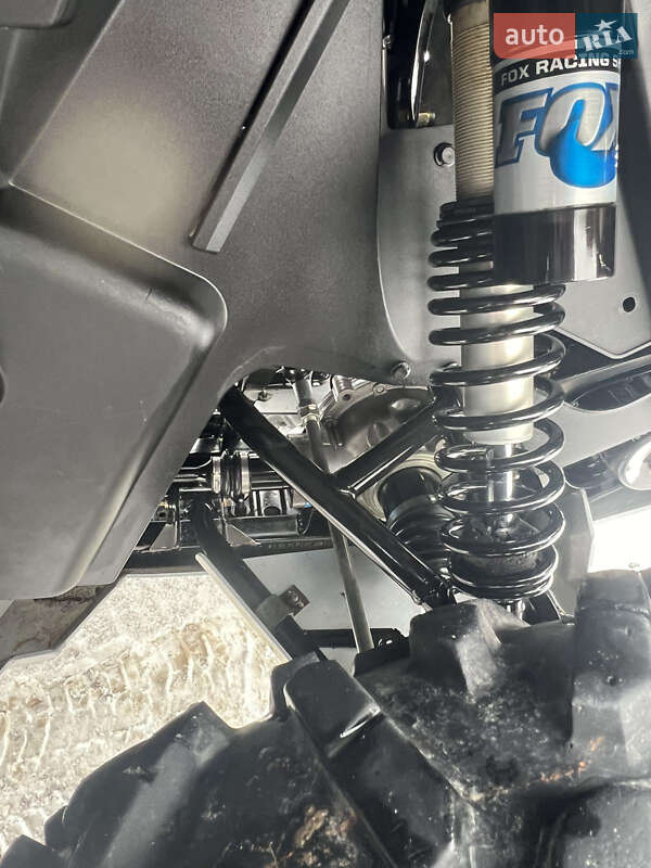 Вездеход-амфибия BRP Outlander 2012 в Черновцах