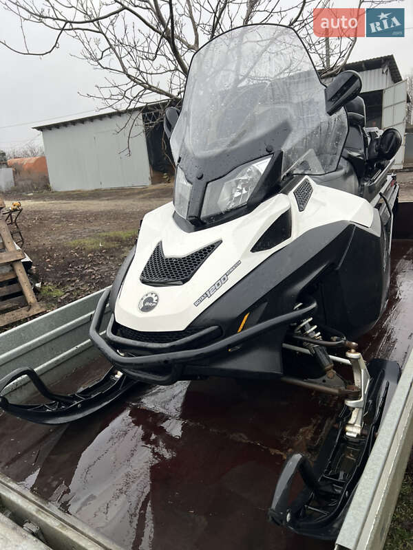 BRP Ski-Doo Expedition 1200