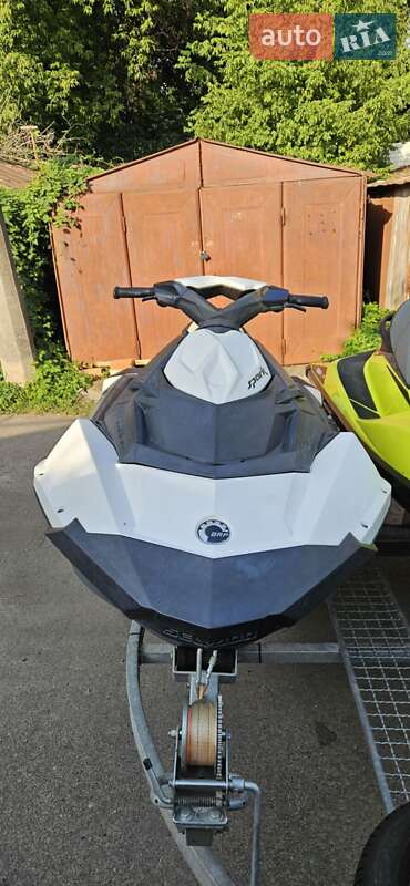 Гідроцикл спортивний BRP Spark 2015 в Києві