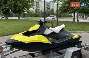 Гідроцикл спортивний BRP Spark 2016 в 