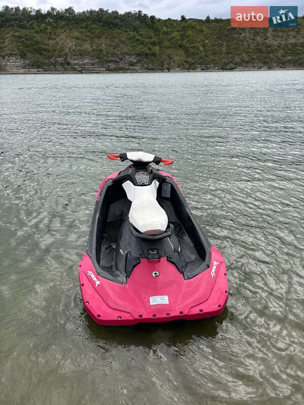 Гідроцикл туристичний BRP Spark 2014 в Кам'янець-Подільському