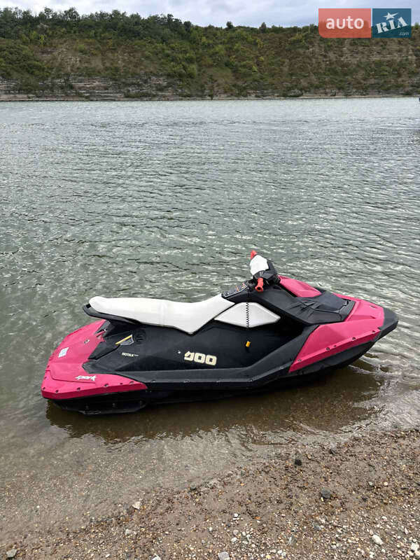 Гідроцикл туристичний BRP Spark 2014 в Кам'янець-Подільському