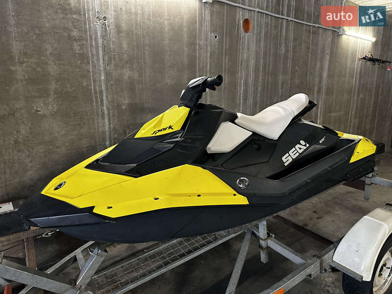Гідроцикл спортивний BRP Spark 2015 в 