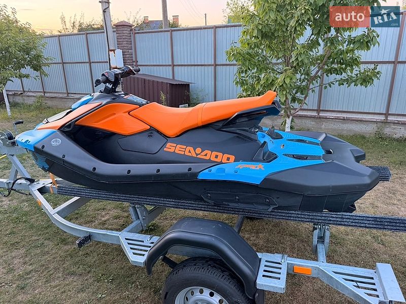 Гидроцикл туристический BRP Spark 2026 в Киеве