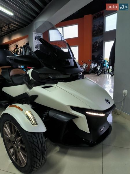BRP Spyder 2024