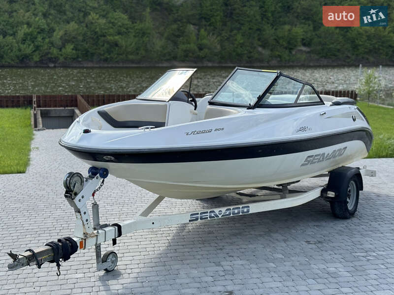 Катер BRP Utopia 2006 в 