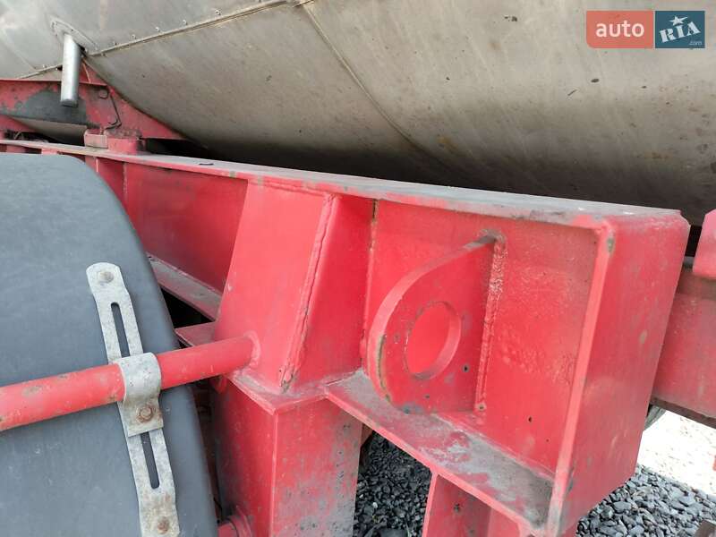 Цистерна полуприцеп BSLT BD 1987 в Луцке