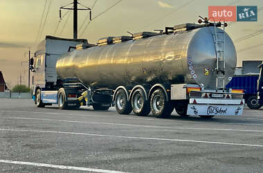 Цистерна напівпричіп BSLT BD 1993 в Одесі