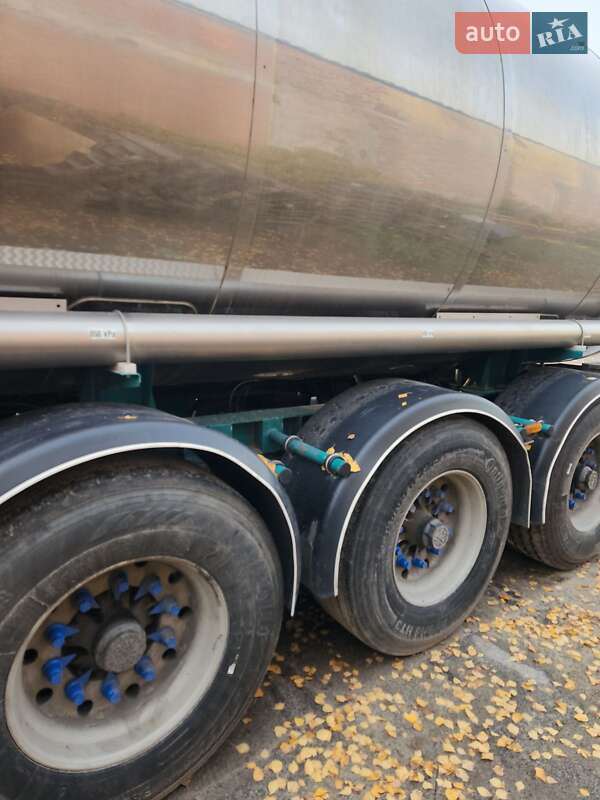 Цистерна полуприцеп BSLT STC 1999 в Ромнах