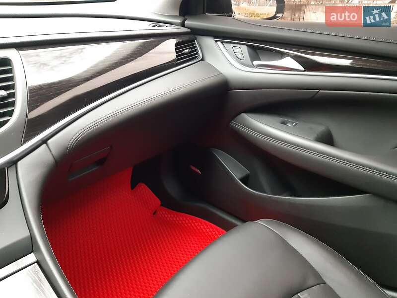 Седан Buick LaCrosse 2016 в Коростене