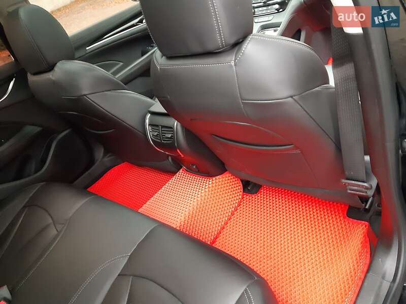 Седан Buick LaCrosse 2016 в Коростене