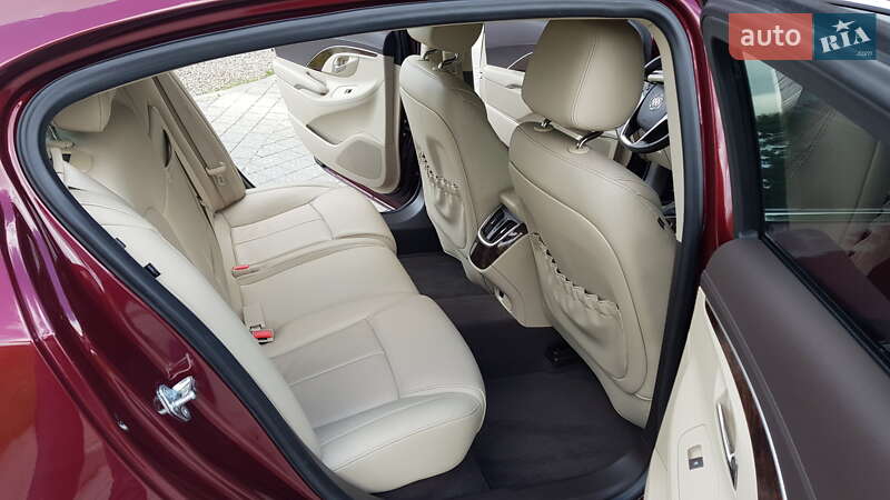 Седан Buick LaCrosse 2015 в Городку