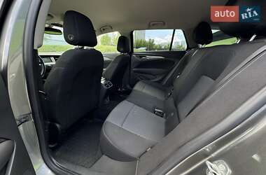 Седан Buick Regal TourX 2018 в 