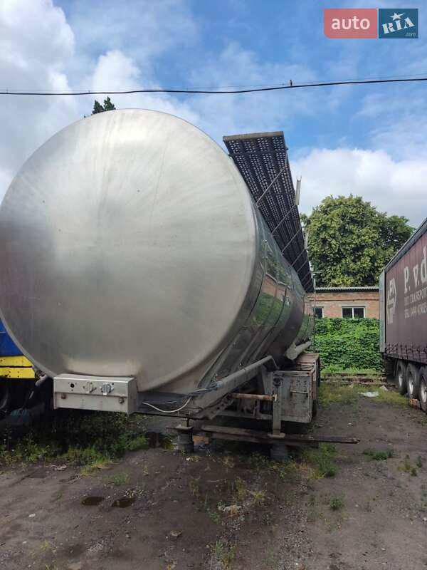 Цистерна напівпричіп Burg Burg 1989 в Кременчуці