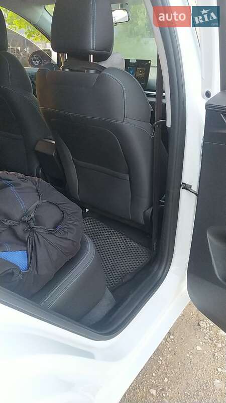 Хетчбек BYD E2 2022 в Дніпрі фото 24 Хетчбек BYD E2 2022 в Дніпрі