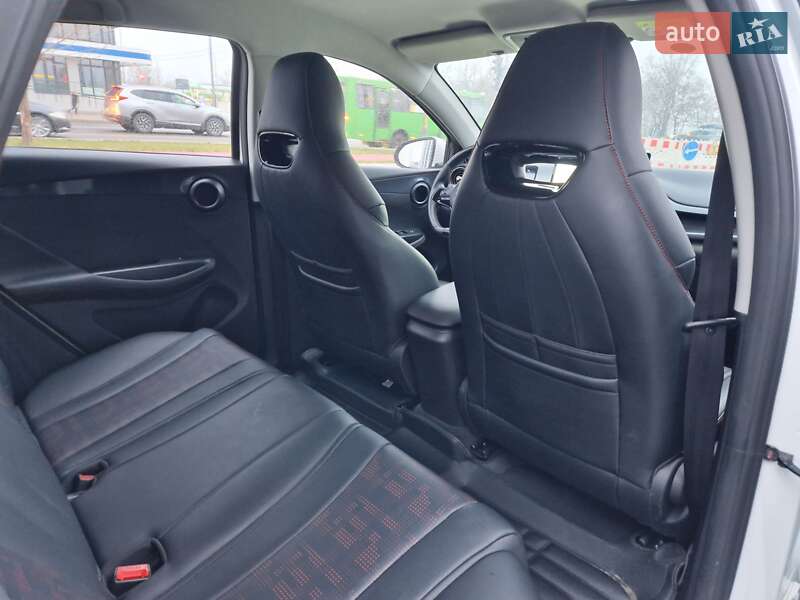 Хэтчбек BYD E2 2023 в Киеве